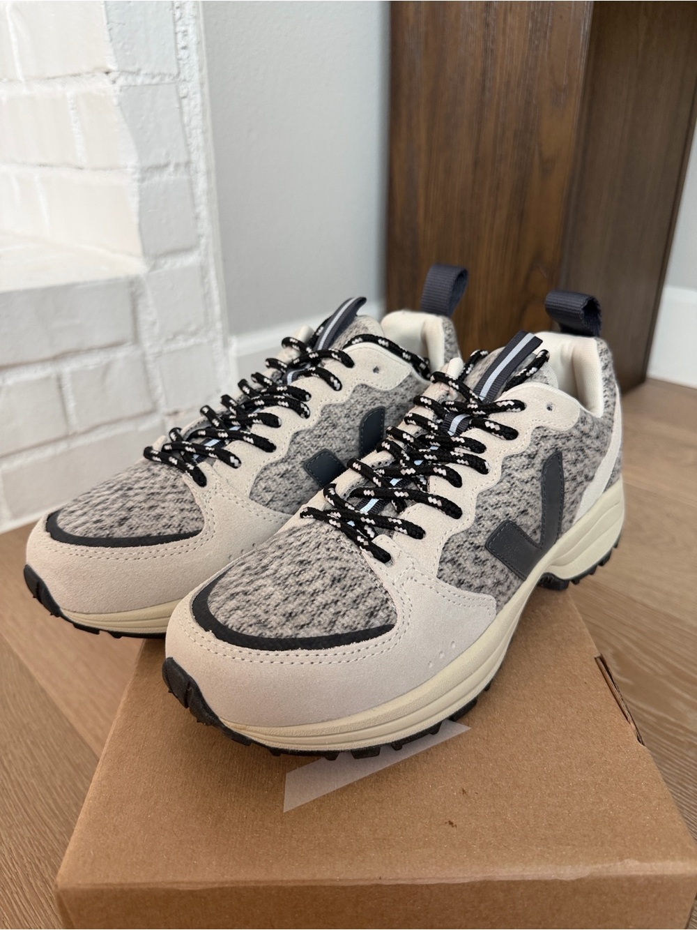 Veja Venturi Flannel Sneaker in snow/grafite/natural US 9 / EUR 40